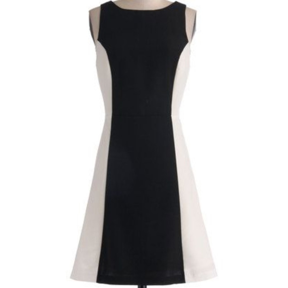 BB Dakota Cue the Contemporary Dress Sz 4 NWT